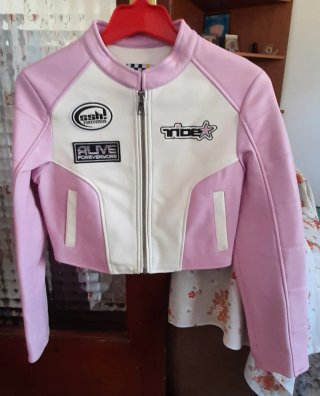 Chaqueta niña cuero rosa y blanco. 10-12 años.