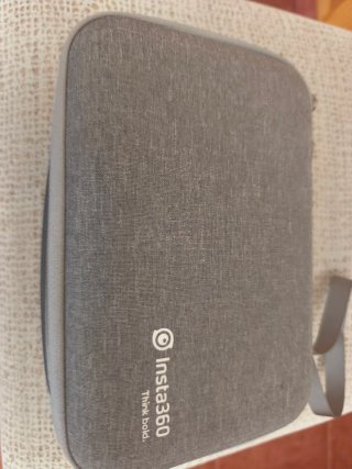Insta360 Ace Pro + funda y cable