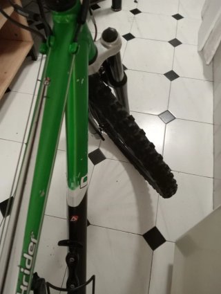 Bicicleta Rockrider verde y blanca