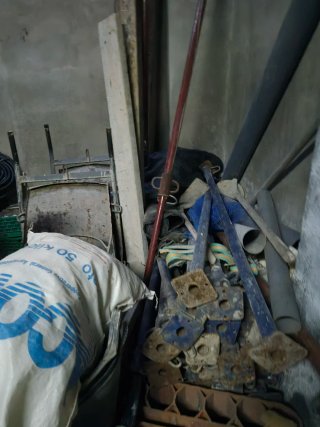 Hormigonera y herramientas construcción