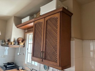 Platero completo de madera con puertas celosía