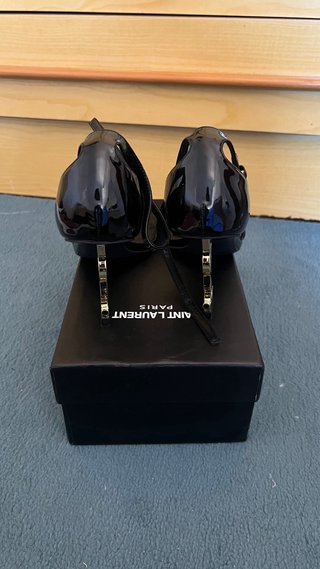 Tacchi identici a YSL