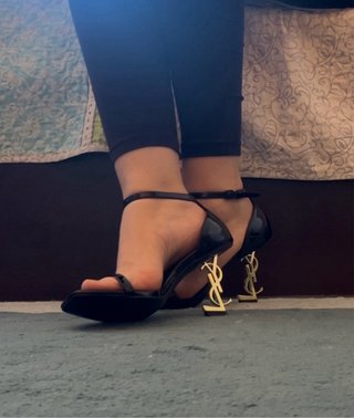 Tacchi identici a YSL