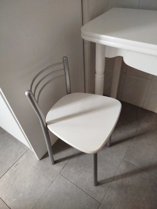 Mesa de cocina blanca de madera+ 2 taburetes