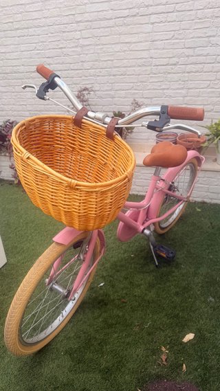 Bicicleta Victoria rosa 24” con cesta