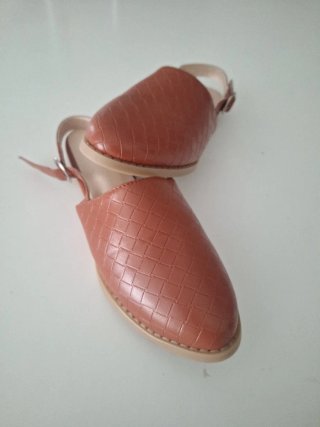 Zapatos planos marron con texturaPlantilla comodas