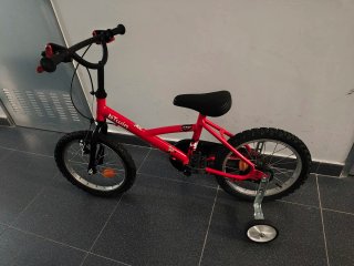 Bicicleta infantil roja b'Twin