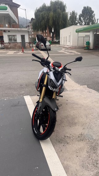 SWM SRK 125 Naked Moto
