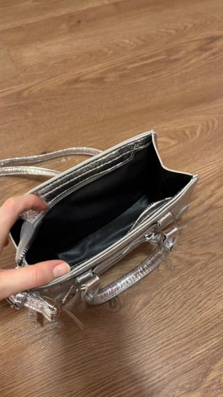 Bolso plateado pequeño