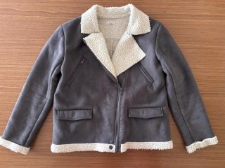Cazadora borreguito gris y blanco