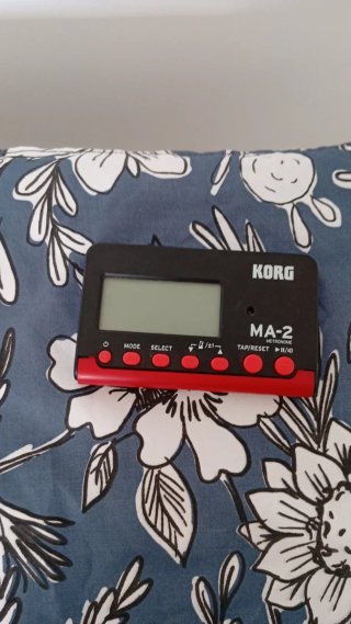 Teclado RockJam RJ761 + Metrónomo Korg MA-2