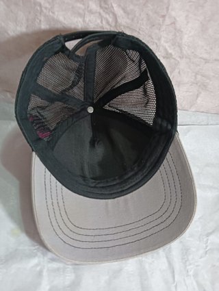 Gorra KRÜ Negra y Gris