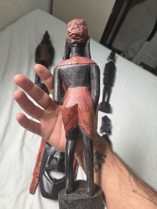 Lote 6 figuras y máscaras de madera