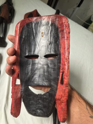 Lote 6 figuras y máscaras de madera