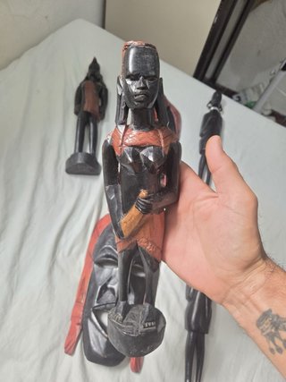 Lote 6 figuras y máscaras de madera