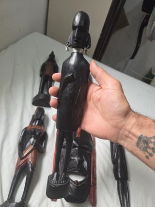 Lote 6 figuras y máscaras de madera