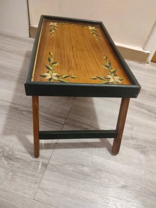 Mesa de cama plegable de madera