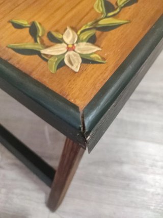 Mesa de cama plegable de madera
