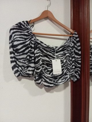 Top Pull&Bear estampado cebra manga abullonada
