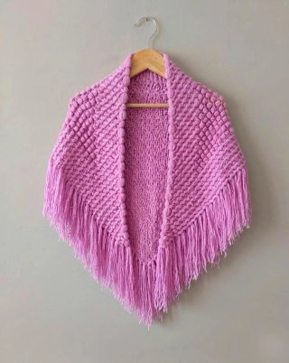 Poncho tejido lila con flecos