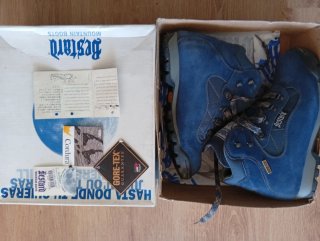 Botas de montaña Bestard azules y grises
