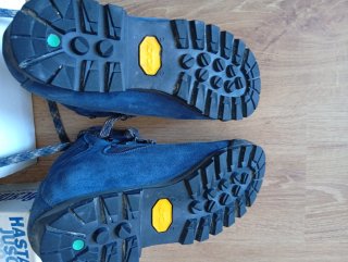 Botas de montaña Bestard azules y grises