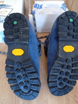 Botas de montaña Bestard azules y grises