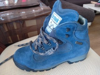 Botas de montaña Bestard azules y grises