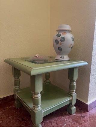 Mueble auxiliar verde con cajones