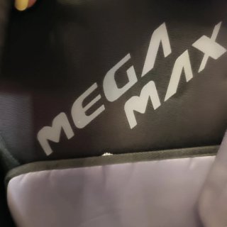Silla de coche infantil negra y gris