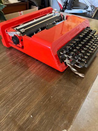 Máquina de escribir Olivetti Valentine Roja