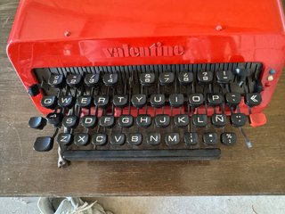 Máquina de escribir Olivetti Valentine Roja