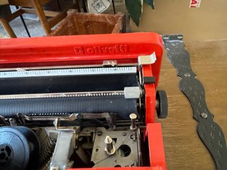 Máquina de escribir Olivetti Valentine Roja