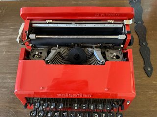 Máquina de escribir Olivetti Valentine Roja
