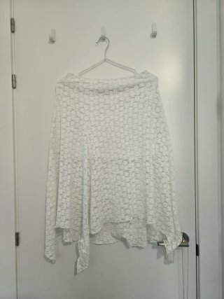 Falda blanca de encaje