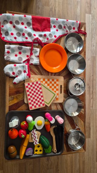 Cocinita de juguete con accesorios
