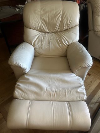 Butaca piel beige abatible