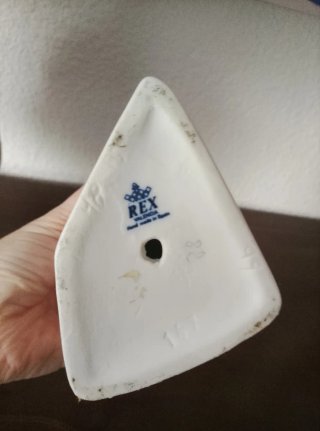 Figura porcelana niño con bufanda