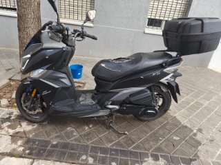 Moto Scooter SYM Gris