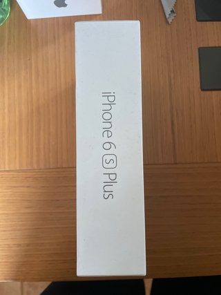Caja iPhone 6s Plus y cable cargador