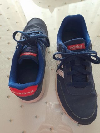 Zapatillas Adidas Azul Marino y Rojo
