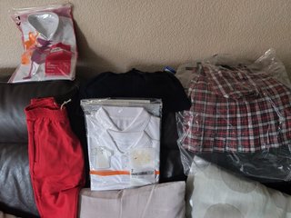 OFERTALote completo 500 uniformes escolares NUEVOS