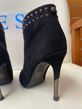 Botines Tacon Guess Ante Negro Tachuelas