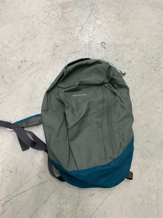 Mochila Quechua 10L Verde y Azul