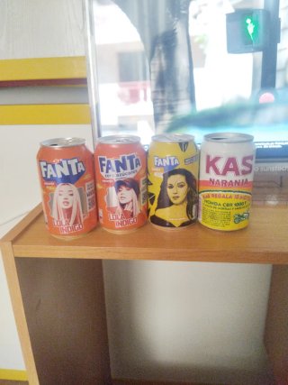 Latas Fanta y Kas