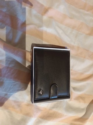 Cartera de piel marrón