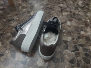 Zapatos Geox plateados y marrones