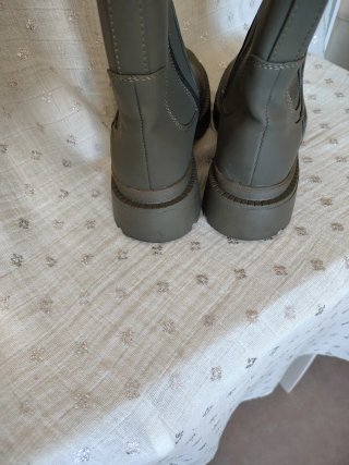 Stivaletti verde oliva con zip