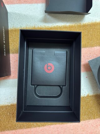 Caja Beats Studio 3