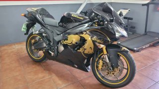 Kawasaki ZX6R Ninja 636 Negra y Dorada